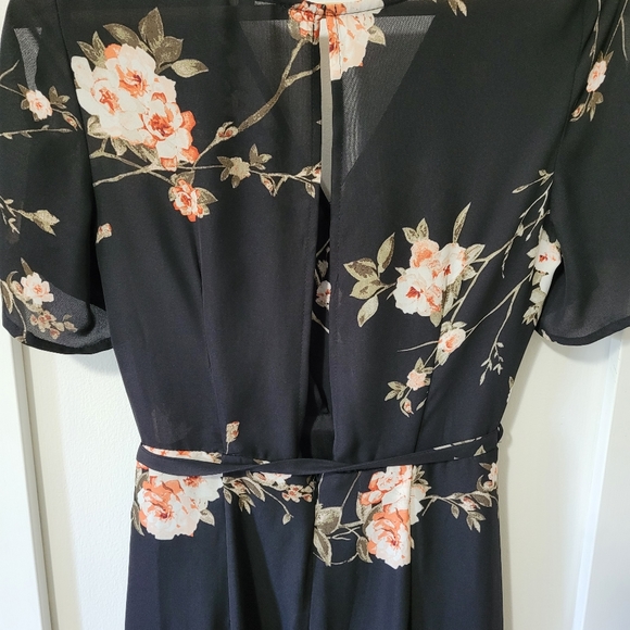 Peek a Boo Maxi Dress - Picture 5 of 6